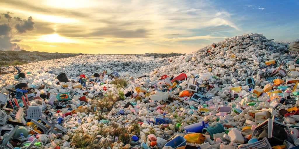 Kenapa kita harus mengurangi sampah plastik
